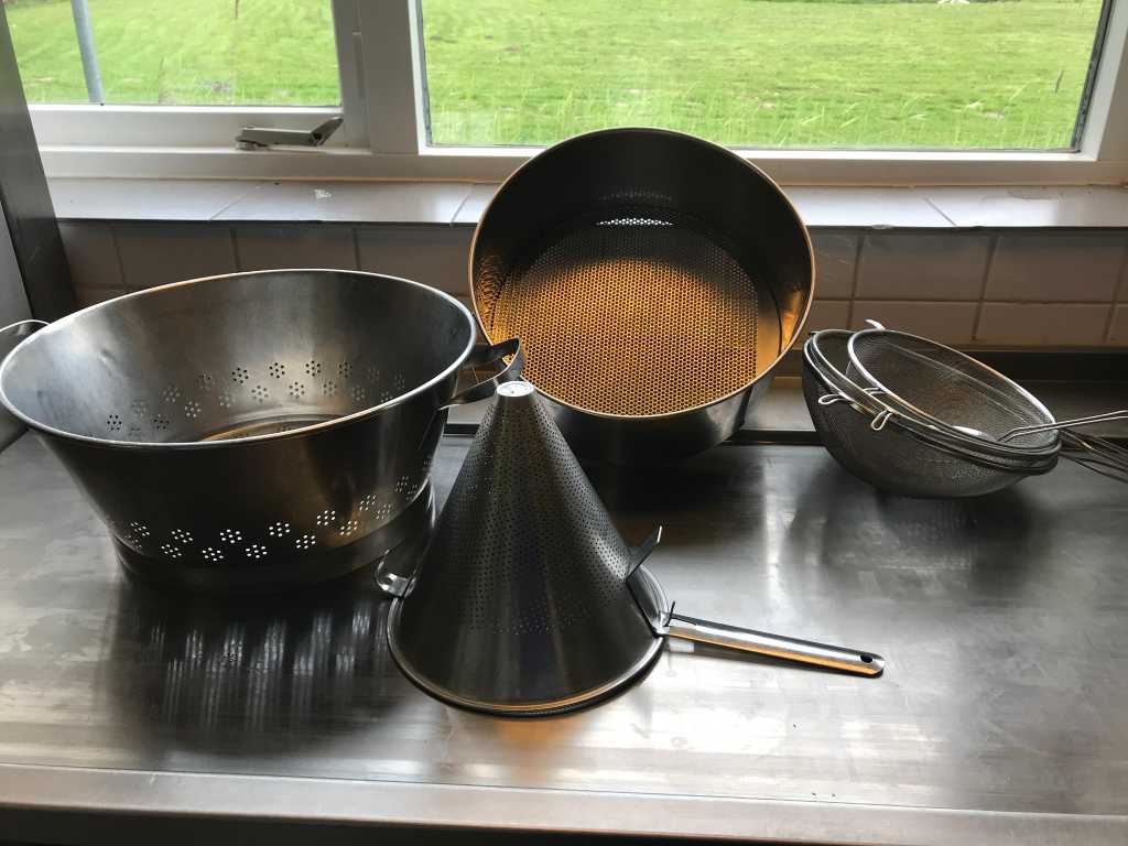 Various kitchen utensils (6x)