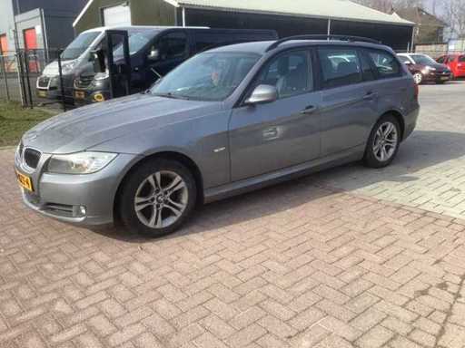 BMW Série 3 3 Touring 318i Voiture Particulière Ligne Affaires 2009