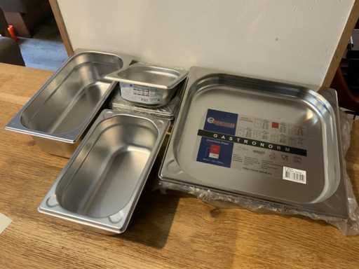 Ró?ne pojemniki gastronomiczne