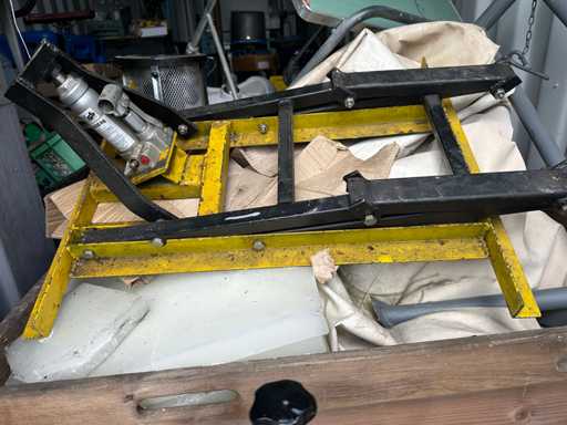 Motorcycle jack - Material hoist