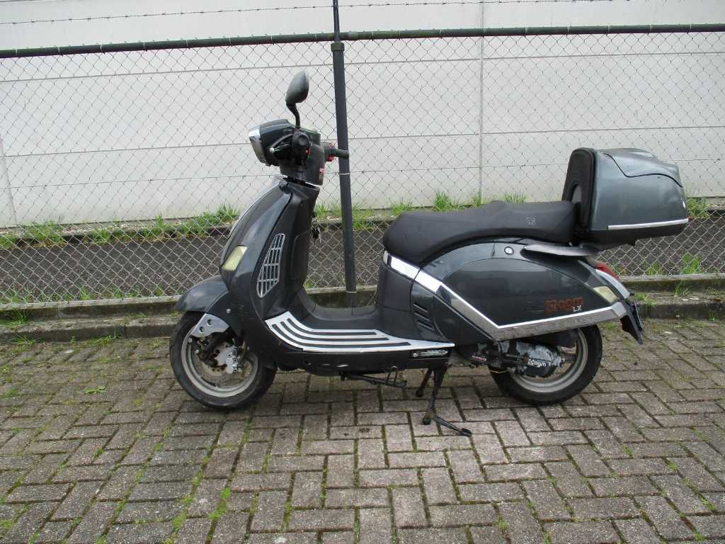 Znen AGM Lx Retro - Snorscooter - F8 (ZN50QT-F) - Scooter