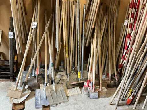 O mulțime de lopeți și raclete