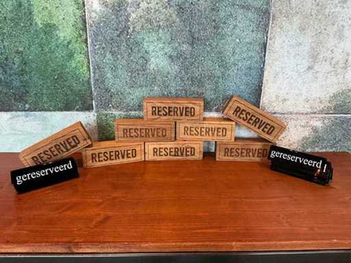 Set di targhette riservate