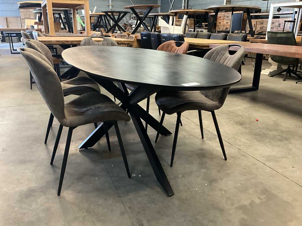 Oval dining room table
