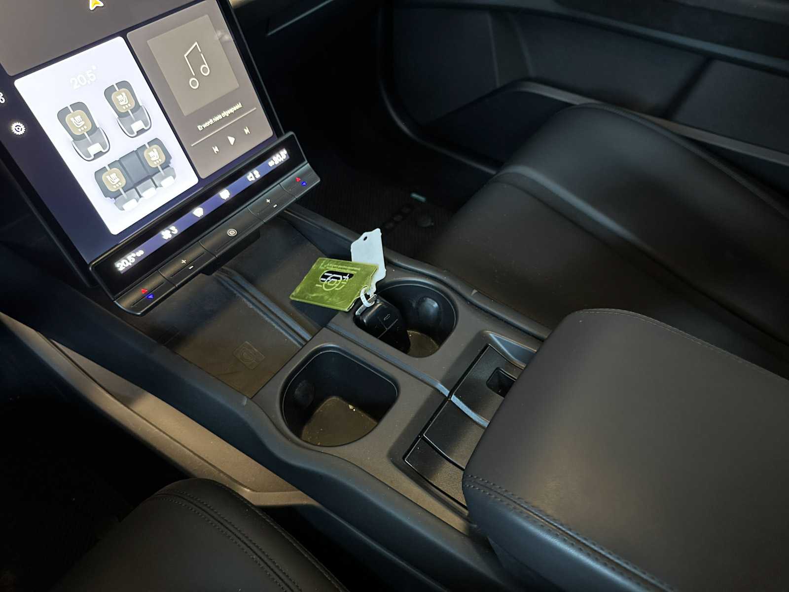 Fisker Ocean Extreme 113kWh 573pk 2024 (Origineel-NL), X-864-TZ