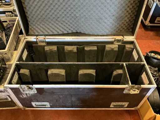Verrijdbare flightcase voor 8x elation rayzor