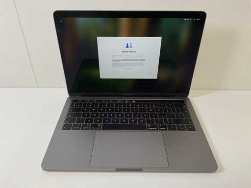 Apple MacBook Pro 13,3", Core(TM) i7 8. Generation, 16 GB RAM, 251 GB NVMe Laptop