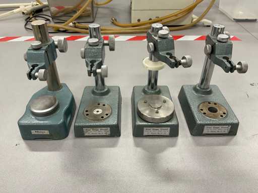 par exemple support de mesure Mitutoyo (4x)