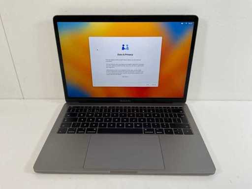 Apple MacBook Pro 13", DualCore i5, 16GB RAM, 251GB NVMe Laptop