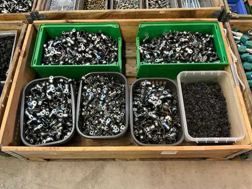 Charge von Rohr- und Rohrschellen