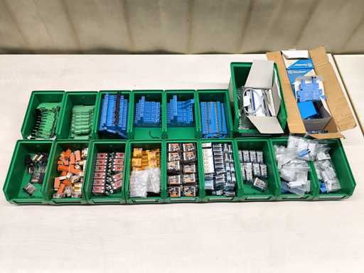 FINDER, OMRON, WEIDMÜLLER, SCHRACK, PHOENIX CONTACT Lot Industrierelais und Relaismodule — Finder, Omron, Weidmüller, Schrack, Phoenix Contact