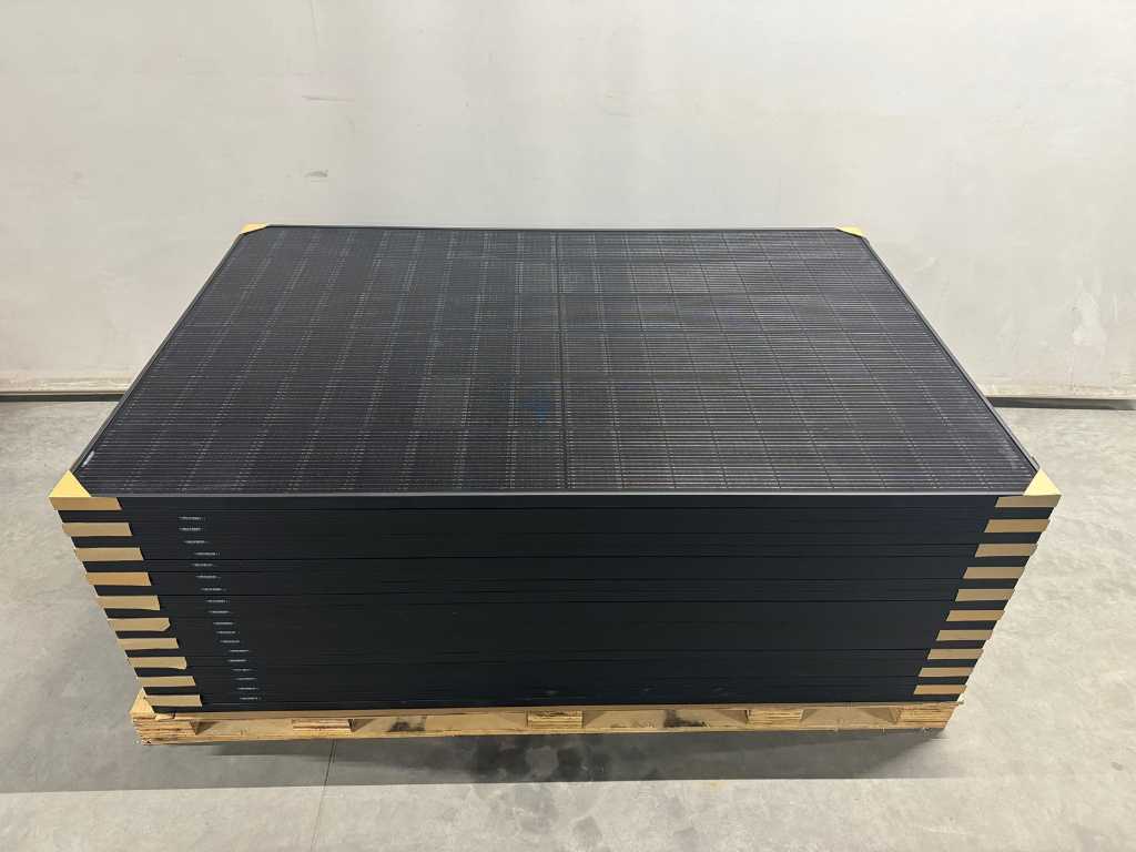 Set of 20 Full Black Solar Panels 420 Wp (total 8,400 Wp)