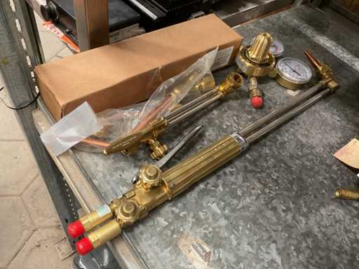 Cutting torch set