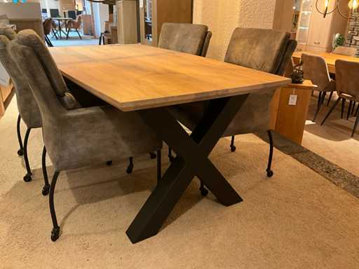 Table de salle à manger en chêne Laura