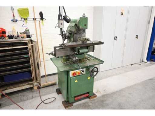 Mașina de frezat Aciera F3