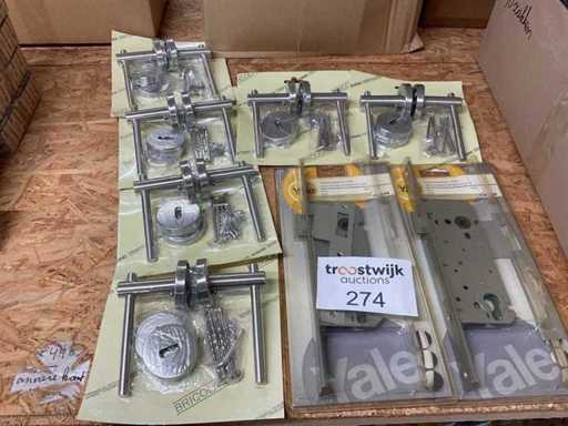 6 Deurklinken en 2 sloten