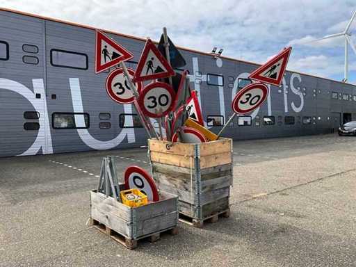 2x pallet Diverse Verkeersborden