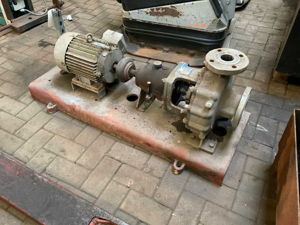 Water pump | Troostwijk Auctions