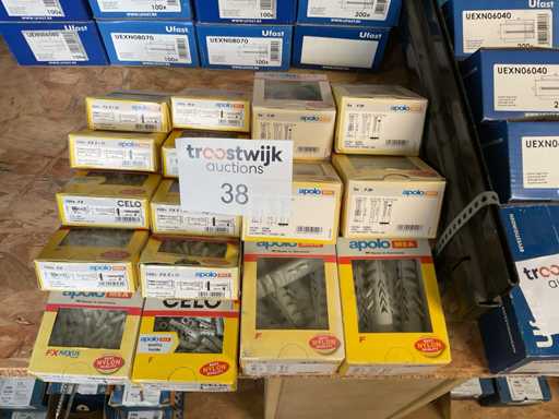 16 Schachteln mit Steckern