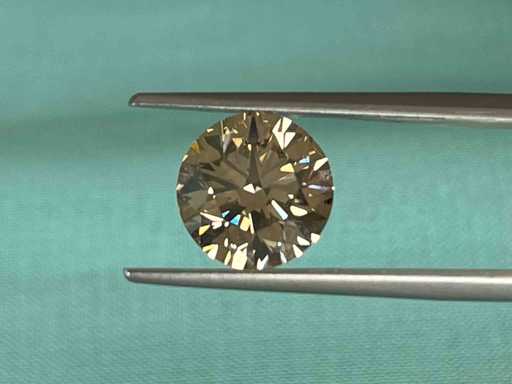 Diament w kolorze 3,30 karatu naturalny diament