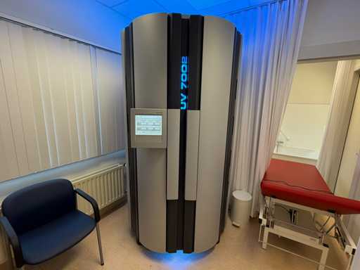 Waldmann - UV7200K - UV lamps (UVB) 21 x TL 01 120 W UV lamps (UVA) 21 x TL 01 120 W - Various hospital inventory