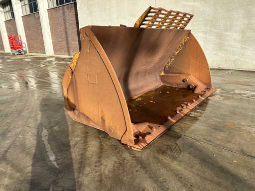 Cat - 2015 - CH-09-000132-15 - Voorzetapparatuur - Hoogkipbak