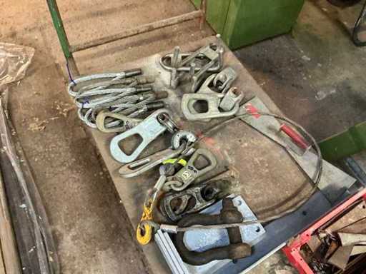 Batch of lifting hooks
