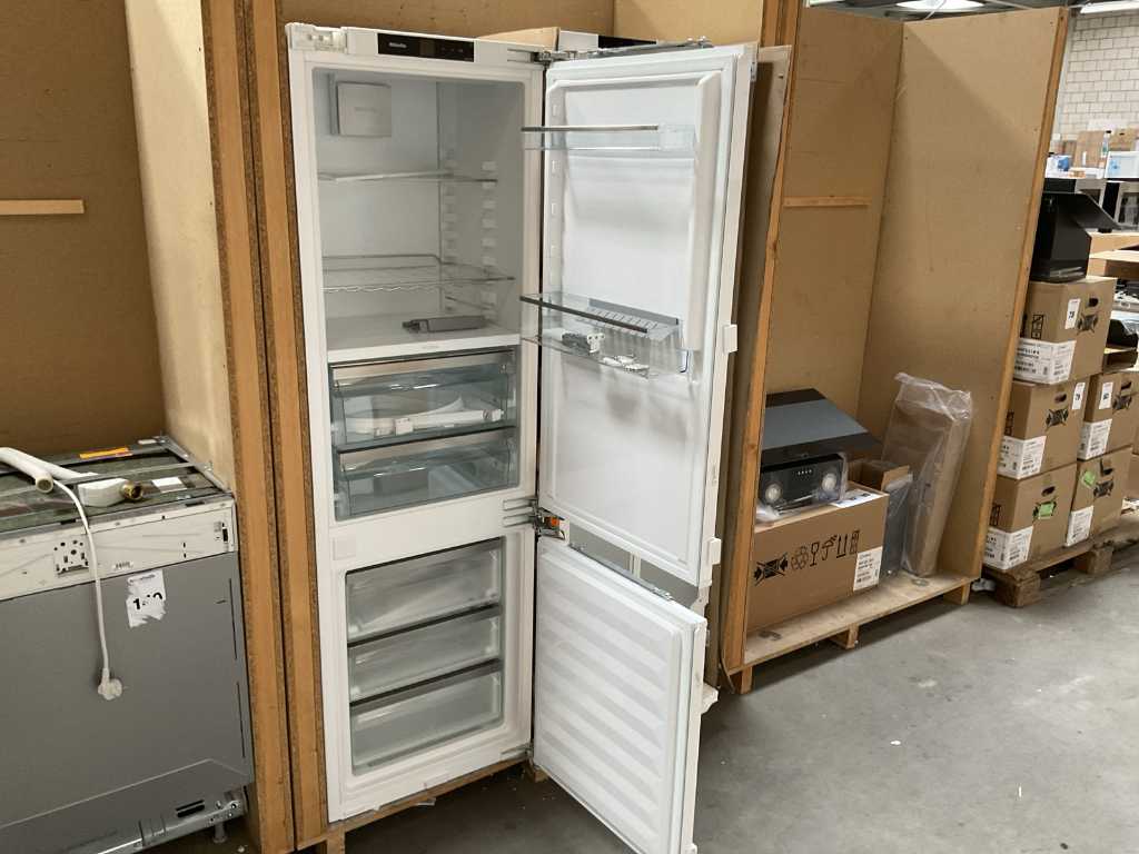 Miele KFN 7744 E Combinație frigider-congelator încorporată