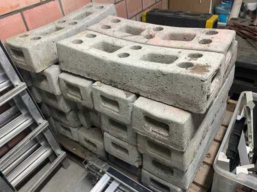 Piedi in cemento (23x)