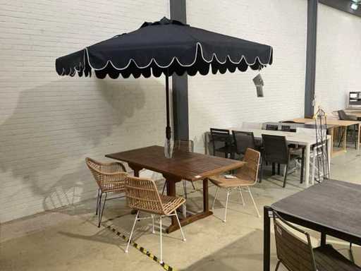 Ensemble de jardin avec parasol