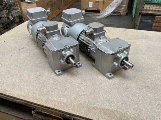 Lenze MDFMAXX071-42C0C Motorreductor (2x)