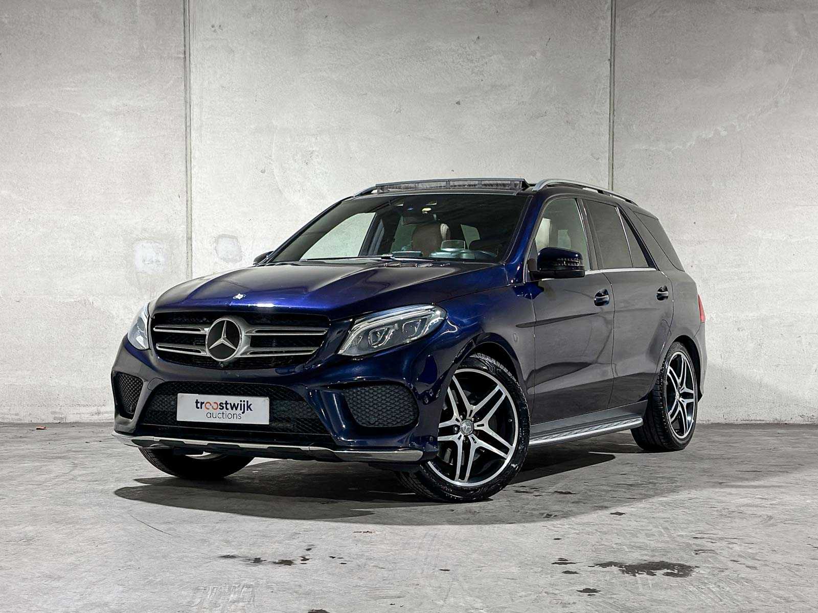 Luxury, sports and classic cars te Tiel