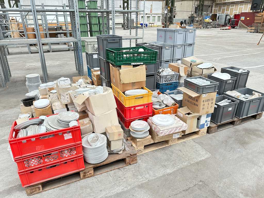 Batch of dishes on 6 pallets