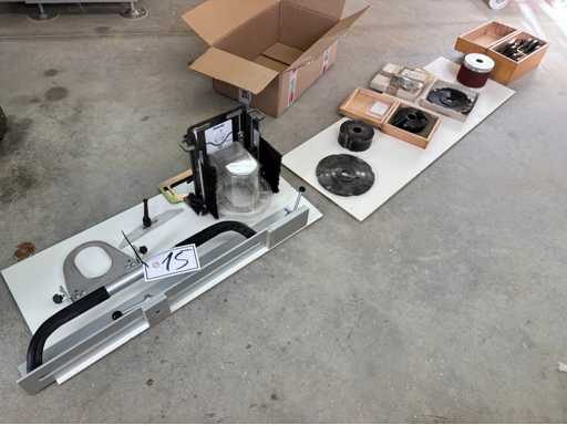 AIGNER - BRÜCK Post Freeing frees, stuwringen, accessoires, enzovoort.