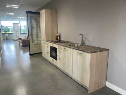 Keller - Cuisine de salle d’exposition avec appareils électroménagers