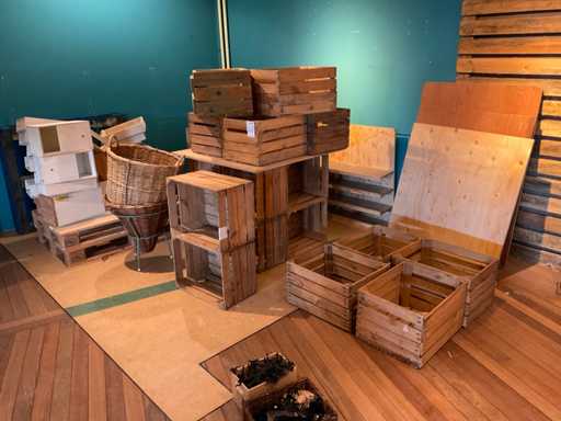 Batch of wooden boxes