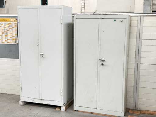   2 Werkstattschränke mit Inhalt