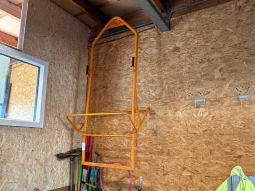 Ready-made hedge clamp