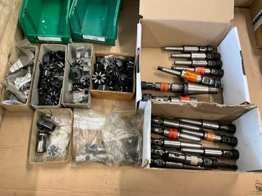 Dużo uchwytów na obcinacze do gwintu