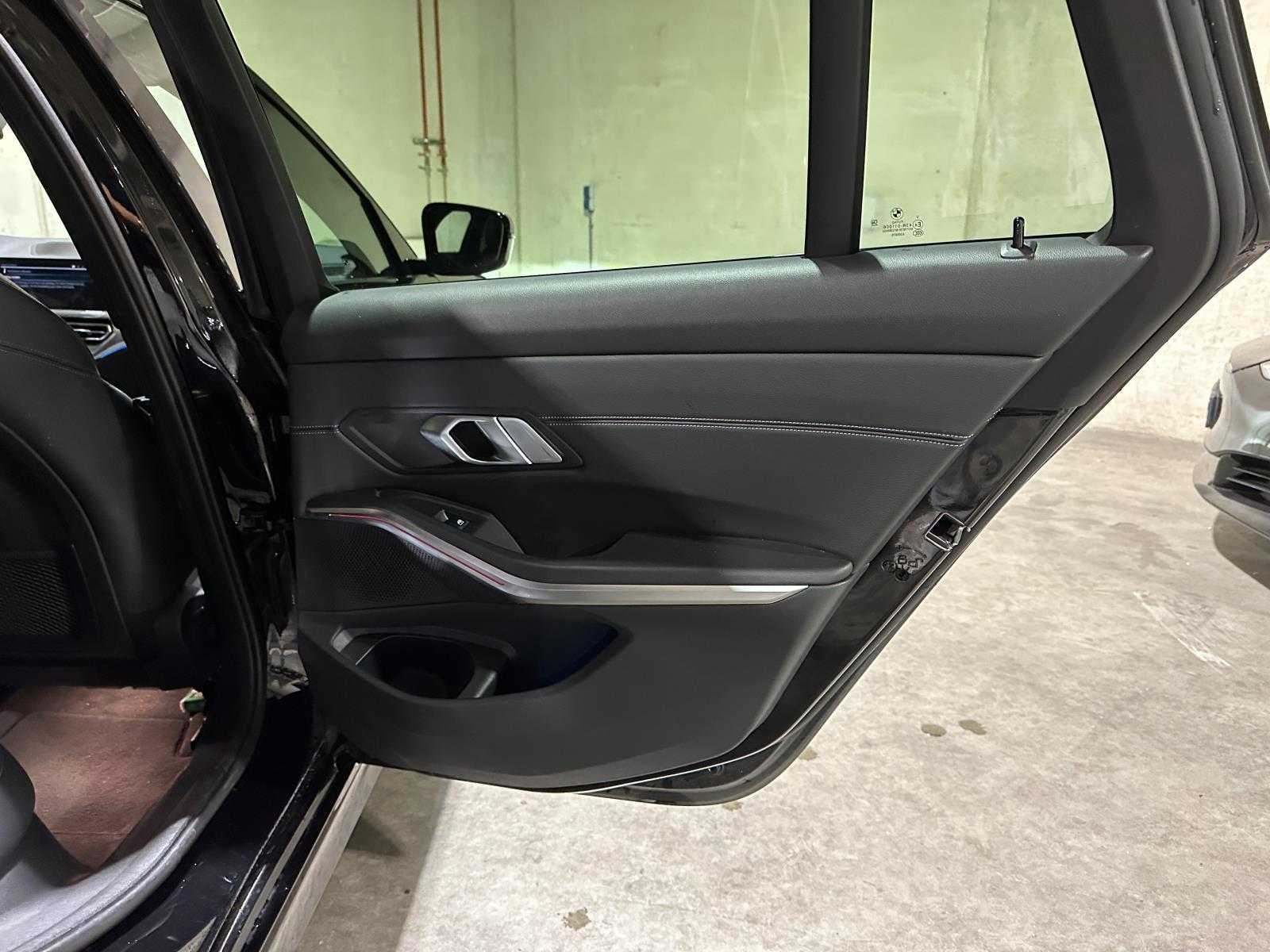 BMW 330e Touring Business Edition Plus 184pk 2021 3-serie (Origineel-NL + 1e Eigenaar) L-480-TL