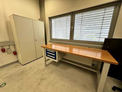   Werkbank plus werkplaatskast