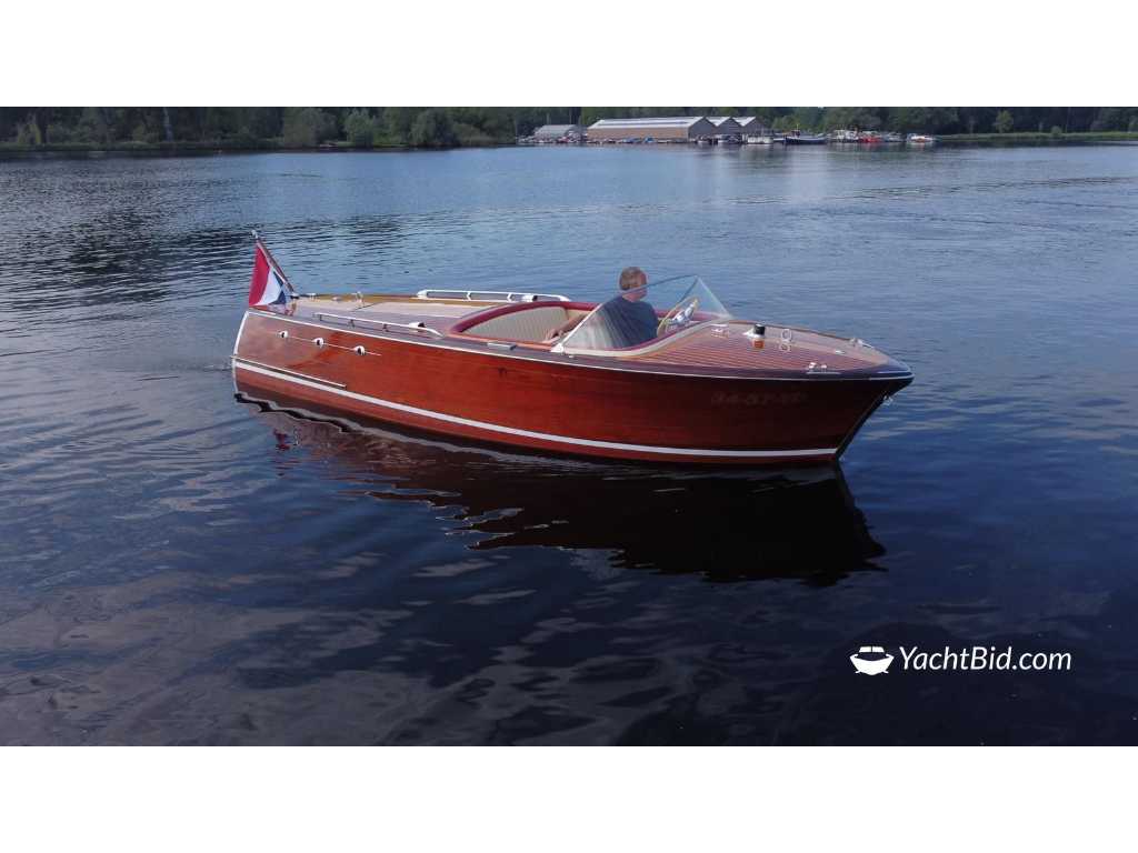 Runabout Barrelback Endurance - Iaht cu motor - 1957