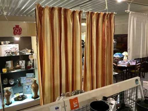 Various curtains (5x)