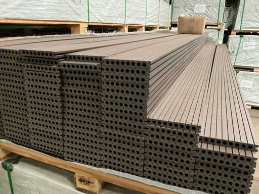 152x Composite-Decking Board braun 400x14,5x2,1 cm mit Befestigungsklammern