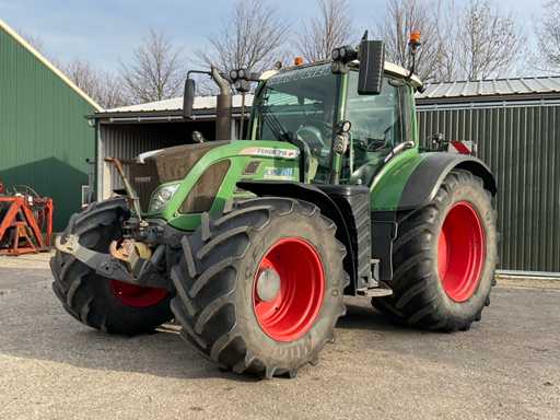 Traktor rolniczy Fendt 718 SCR z napędem na wszystkie koła z 2014 roku