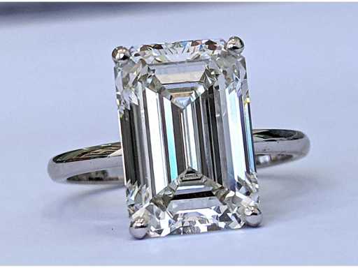 18 Karaat witgouden ring met 7,68 crt. diamant