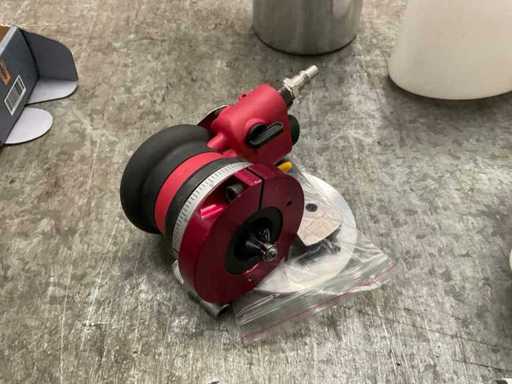 Pneumatische Abschräg- und Entgratungsmaschine