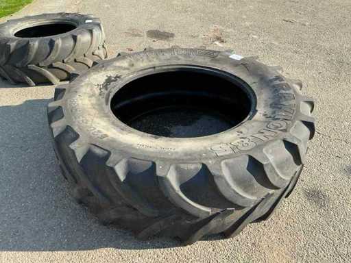 Vredestein Traxion 85 Tire