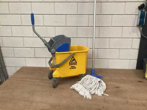 Schoonmaakwagen op rubber zwenkwielen