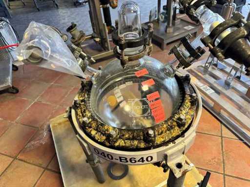 Pilot-scale reactor vessel, 040-B640